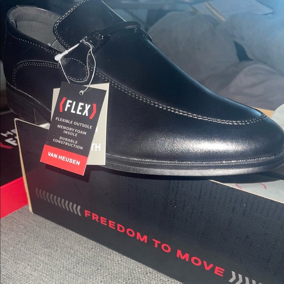 Van Heusen Flex Mens Shoe Size 9.5 Memory Foam Insole NWT - Picture 1 of 5